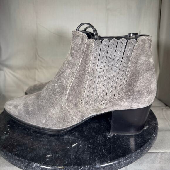 Tod’s Ankle Boots Block Heel Gray Suede Leather Size 37.5 / 7.5 US - Picture 1 of 10